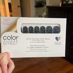 ColorStreet nails- Holidaze